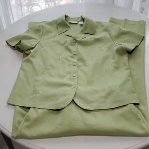 ALFRED DUNNER WMNS 2 PC Pants Suit Green Size 12/14 Short Sleeve Pre-Loved